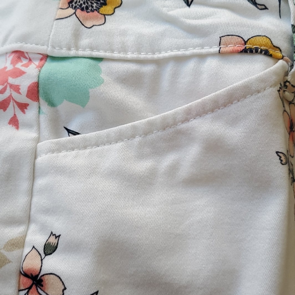 St.John Bay floral women capris size 12P - Picture 7 of 10